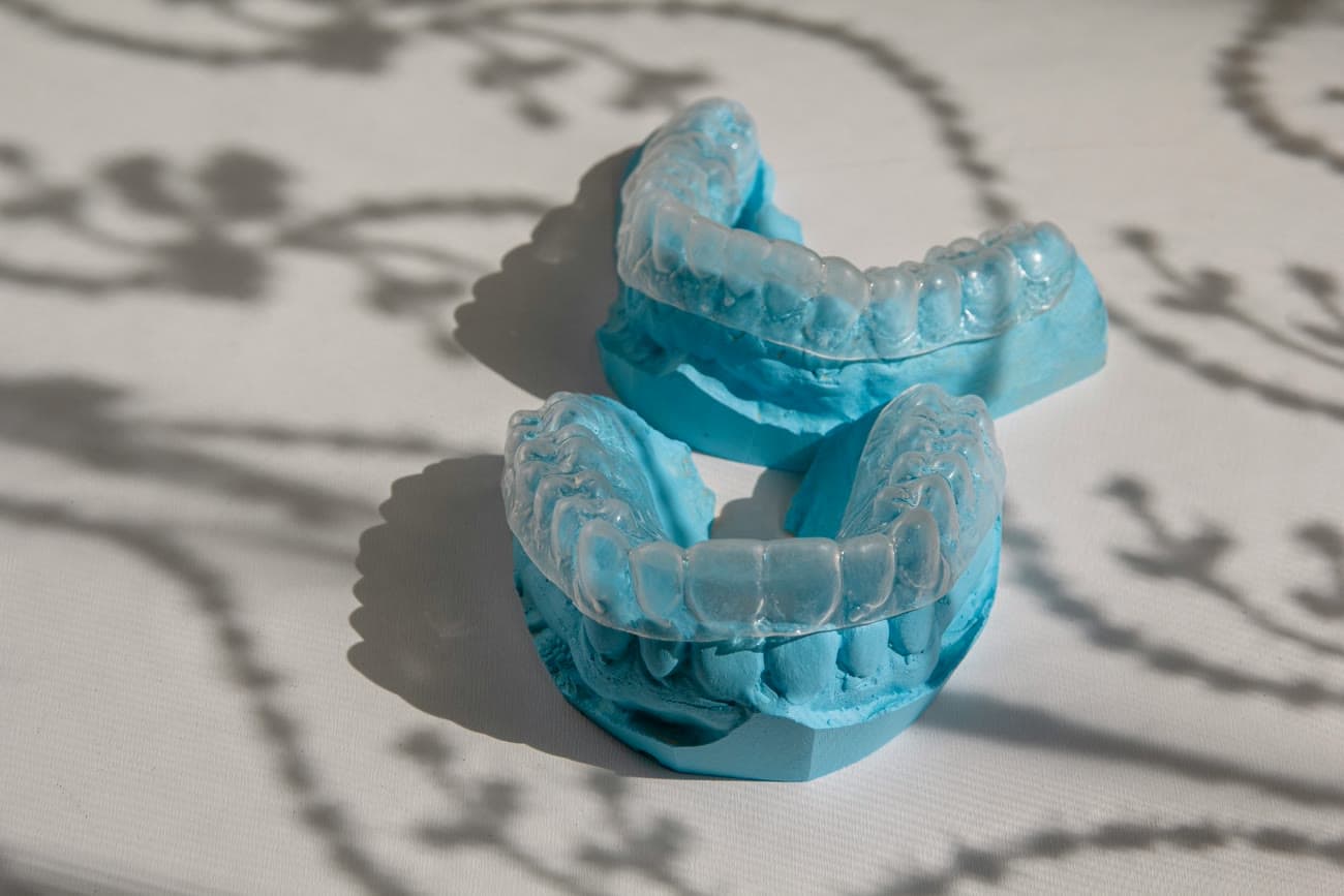 Moldes dentales con alineadores transparentes